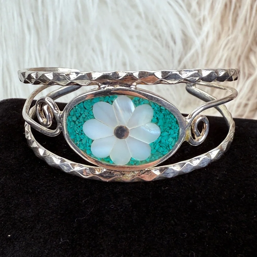 Alpaca Mexico, Silver Turquoise mother-of-pearl, inlay Floral Cuff Bracelet